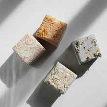 Load image into Gallery viewer, Flora Bath Cube Set
